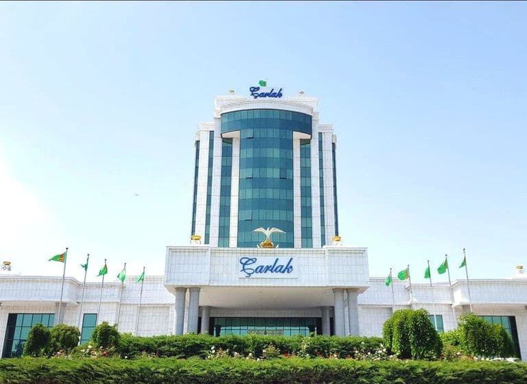 Charlak Hotel — Awaza
