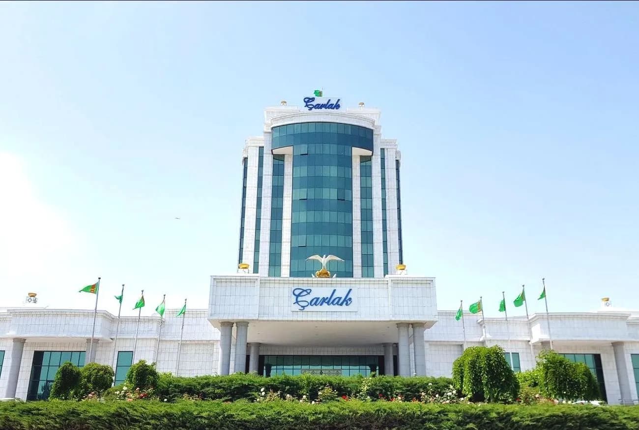 Charlak Hotel — Awaza